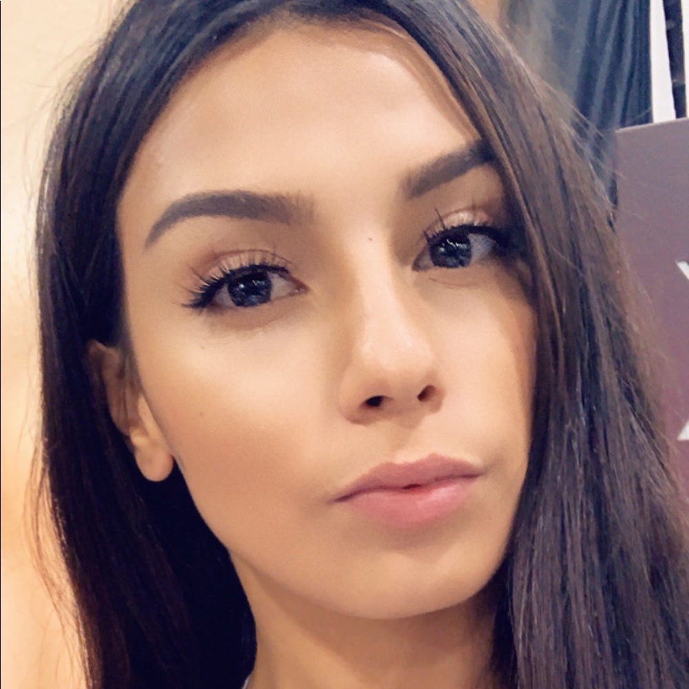 Meet your Posher, Ari